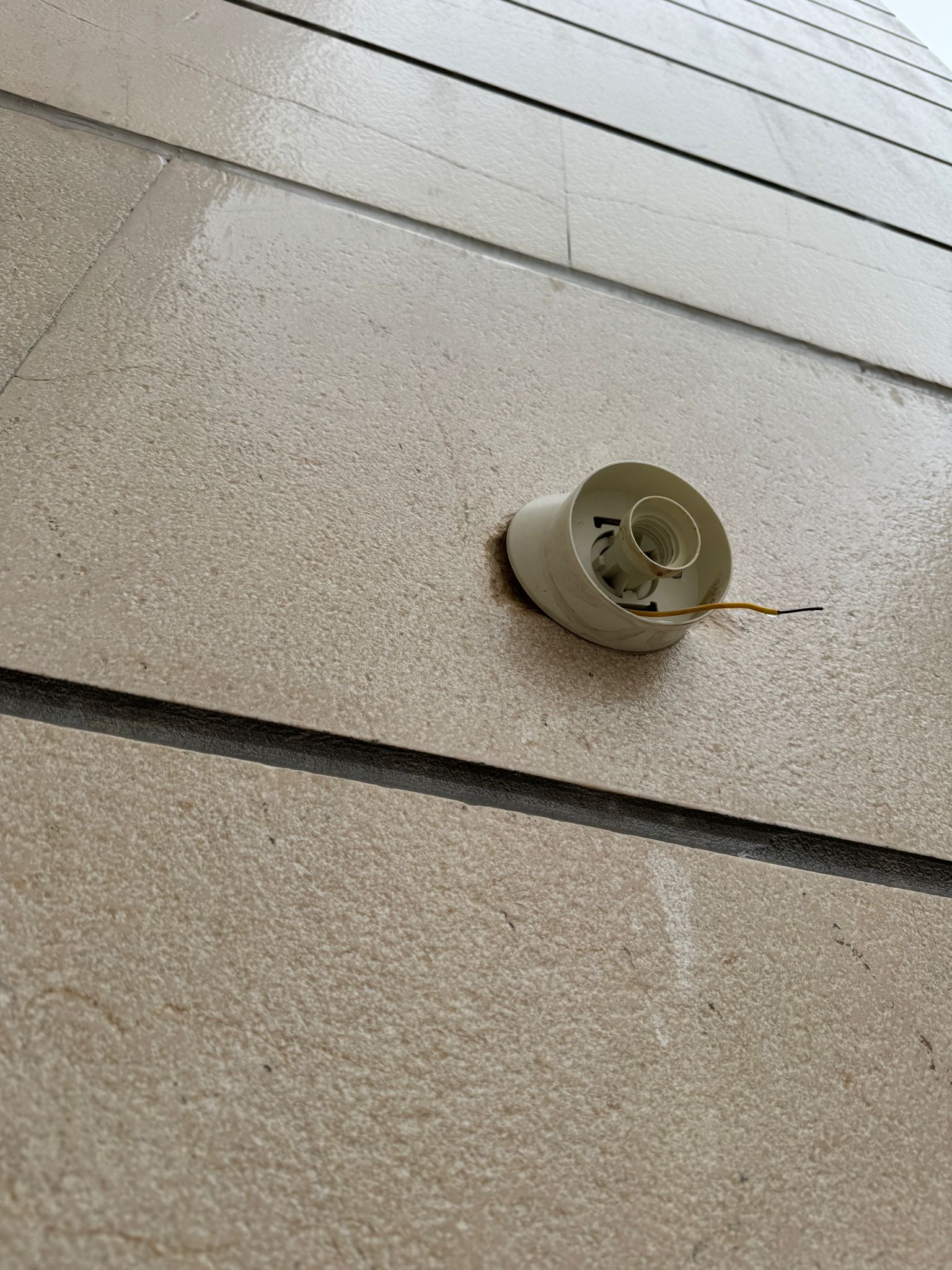 תאורת מרפסת לא תקינה בדירה חדשה